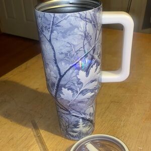 Camo 40oz tumbler. Brand new.